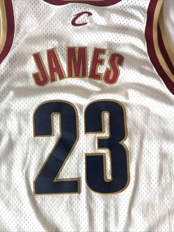 LEBRONJERSEY5.jpg