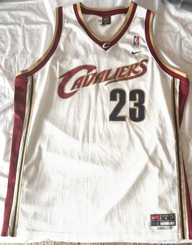 LEBRONJERSEY1.jpg