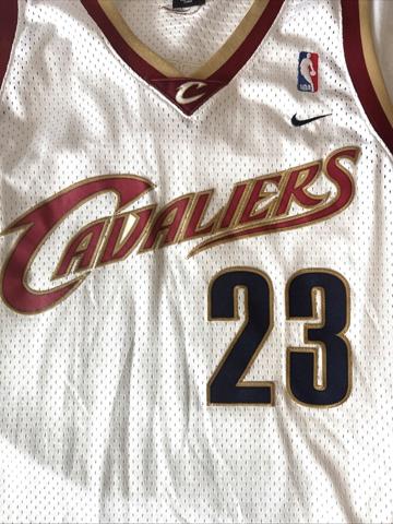 LEBRONJERSEY3.jpg