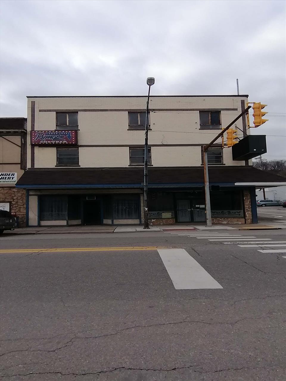 Bid4Assets.com > Auction Detail > (946110) Main St. Weirton, WV Commercial  Building. Strip Club/Restaurant/Office